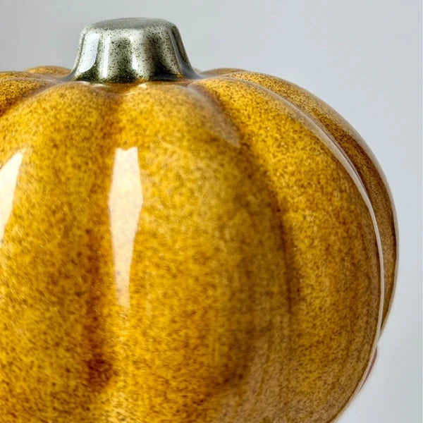 Ochre Spice" - Zucca Decorativa Artigianale in Ceramica, Giallo Ocra Puntinato