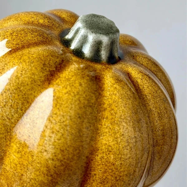 Ochre Spice" - Zucca Decorativa Artigianale in Ceramica, Giallo Ocra Puntinato