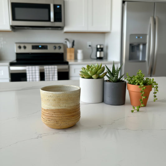 Tazza Ring Cup Bicolore - Ceramica Artigianale con Anello Decorativo