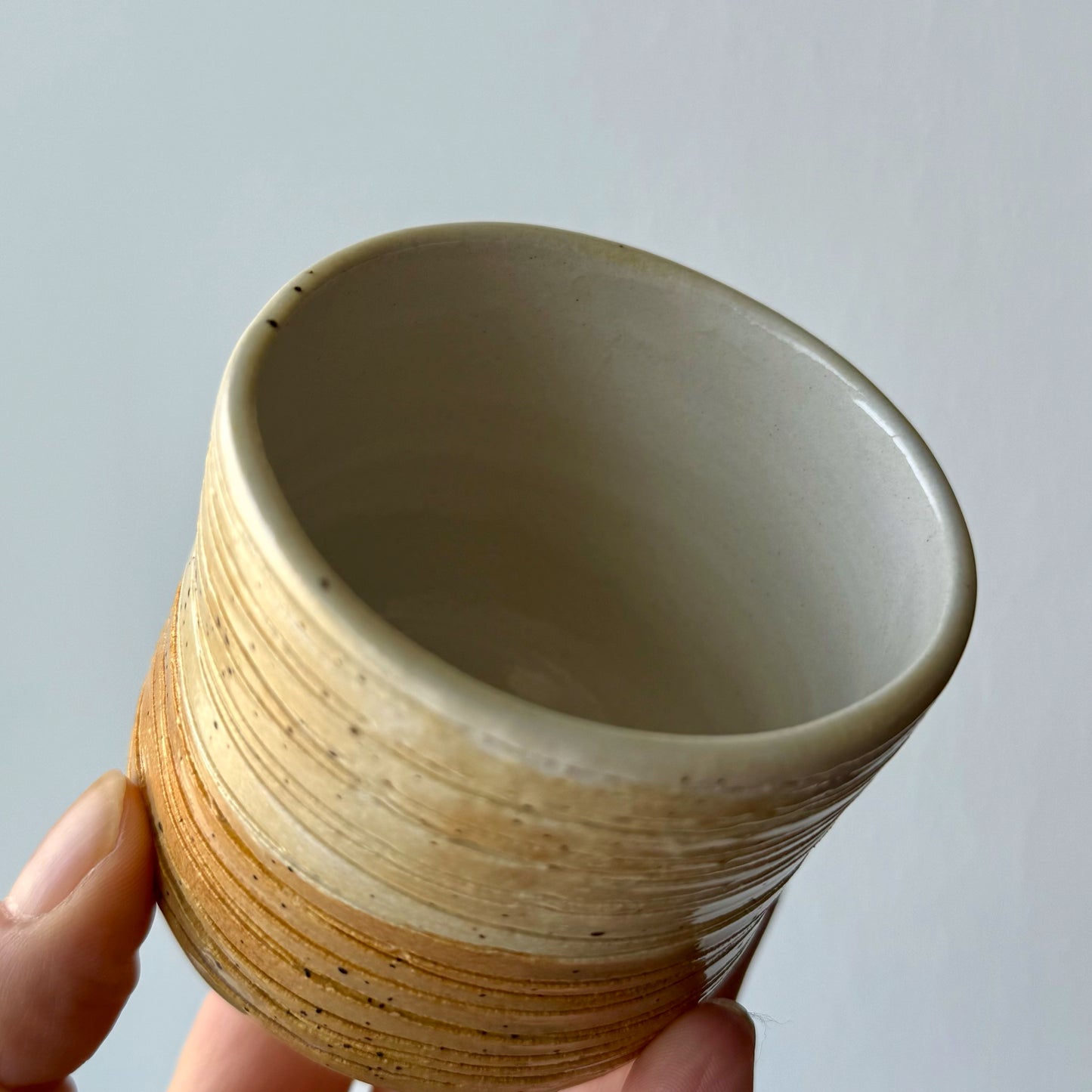 Tazza Ring Cup Bicolore - Ceramica Artigianale con Anello Decorativo