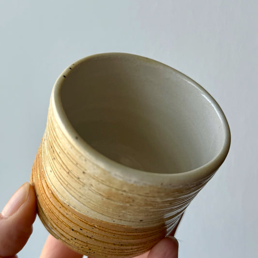 Tazza Ring Cup Bicolore - Ceramica Artigianale con Anello Decorativo